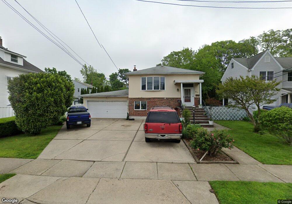 511 Birch St, West Hempstead, NY 11552 - photo 1