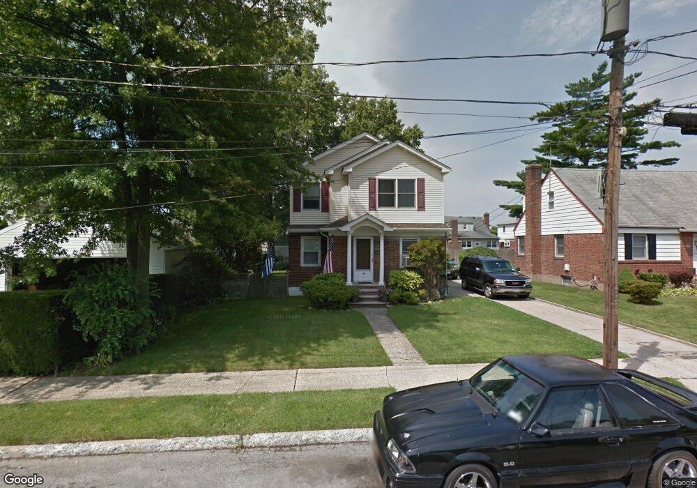 175 Beebe Rd, Mineola, NY 11501 - photo 1