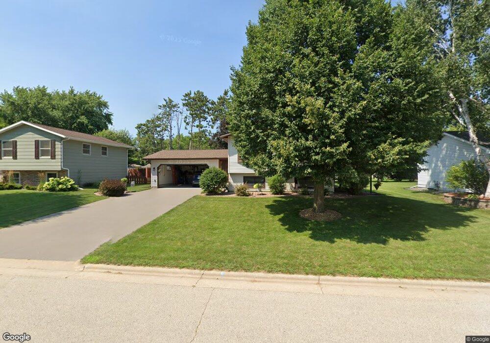 814 S 11th St, La Crescent, MN 55947 - photo 1