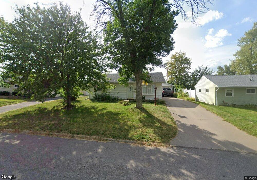 2426 Linwood St SW, Cedar Rapids, IA 52404 - photo 1