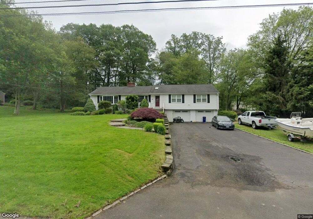 521 Carriage Dr, Orange, CT 06477 - photo 1