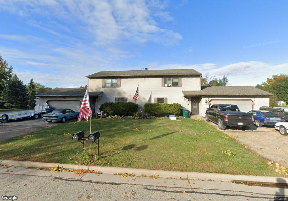 2051 N Whitney Dr, Appleton, WI 54914 - photo 1