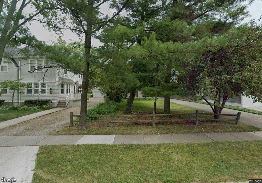 208 Lakeview Ave, Grosse Pointe Farms, MI 48236 - photo 1