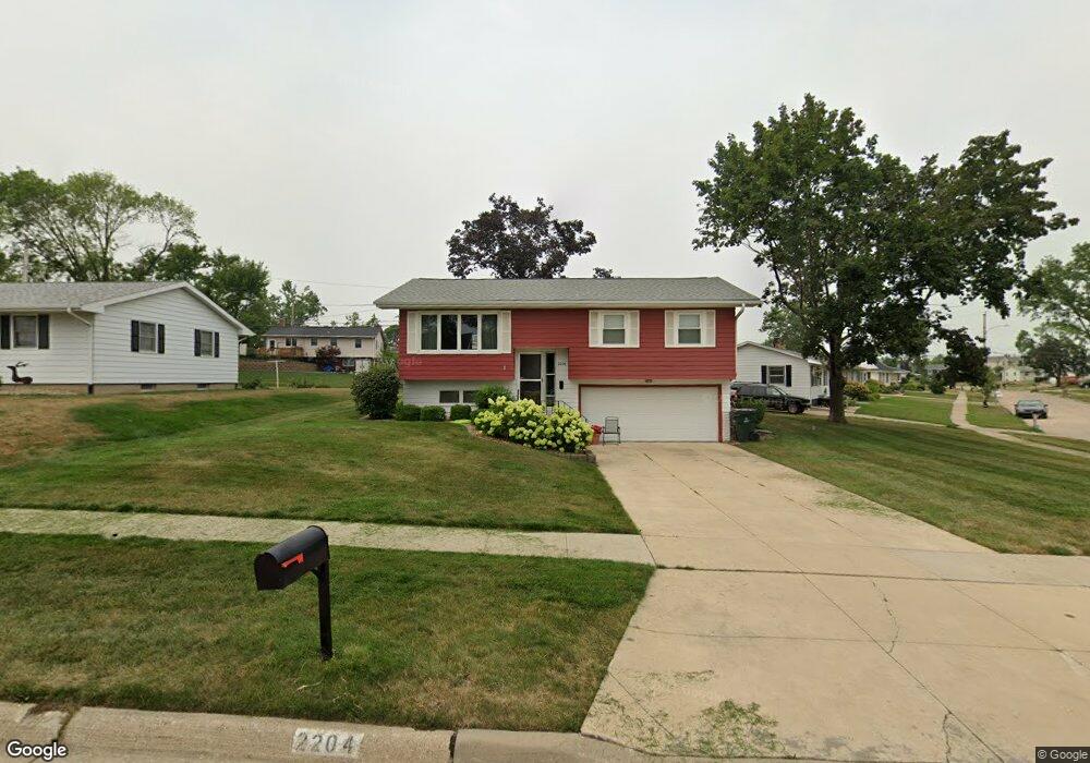 2204 26th St SW, Cedar Rapids, IA 52404 - photo 1