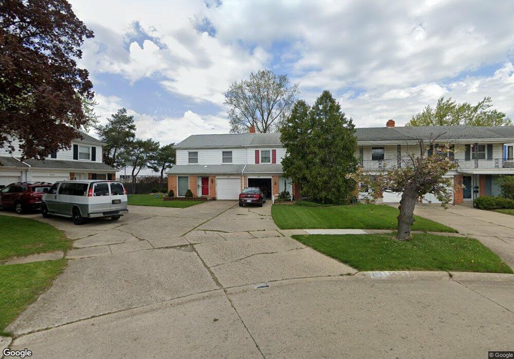 1957 Laurel Oak Dr, Flint, MI 48507 - photo 1