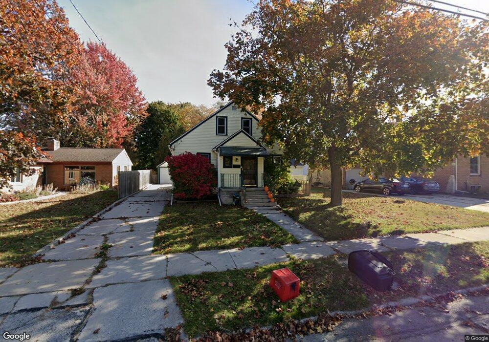 1107 N 12th St, Manitowoc, WI 54220 - photo 1