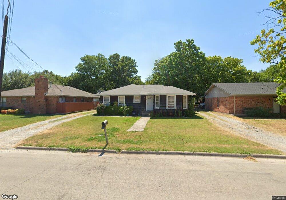 1317 S Clements St, Gainesville, TX 76240 - photo 1