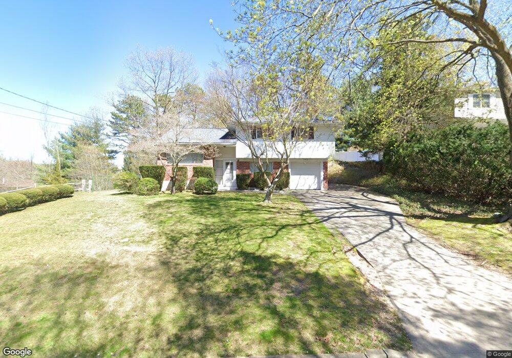 12 Cornell Dr S, ComMacK, NY 11725 - photo 1