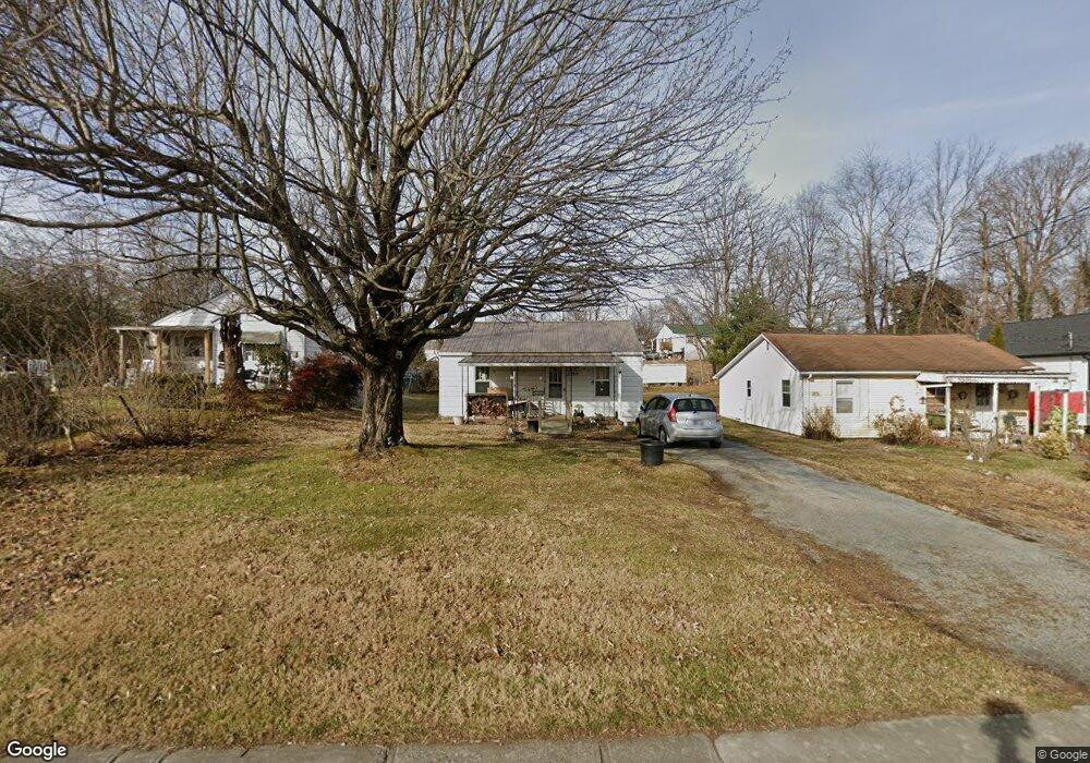 2209 E Fairview Ave, Johnson City, TN 37601 - photo 1