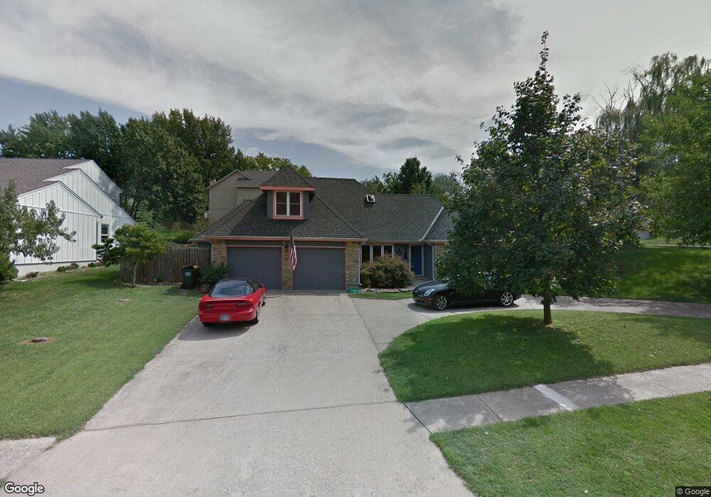 9415 Greenway Ln, Lenexa, KS 66215 - photo 1