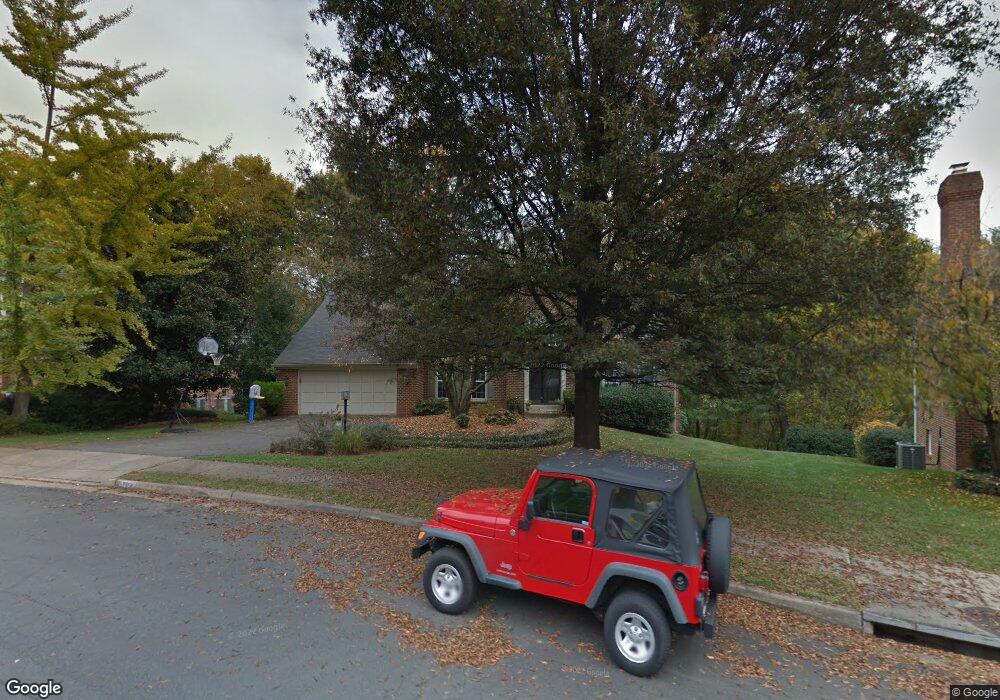 7612 Timberly Ct, McLean, VA 22102 - photo 1