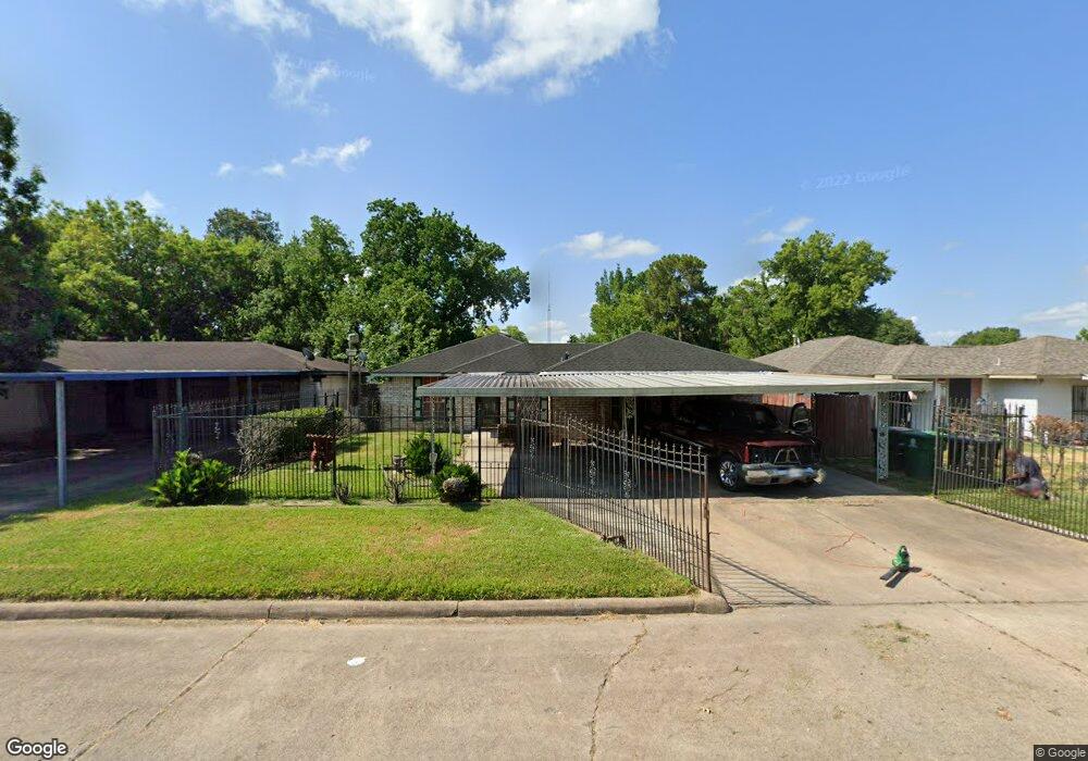 8635 Whitecastle Ln, Houston, TX 77088 - photo 1