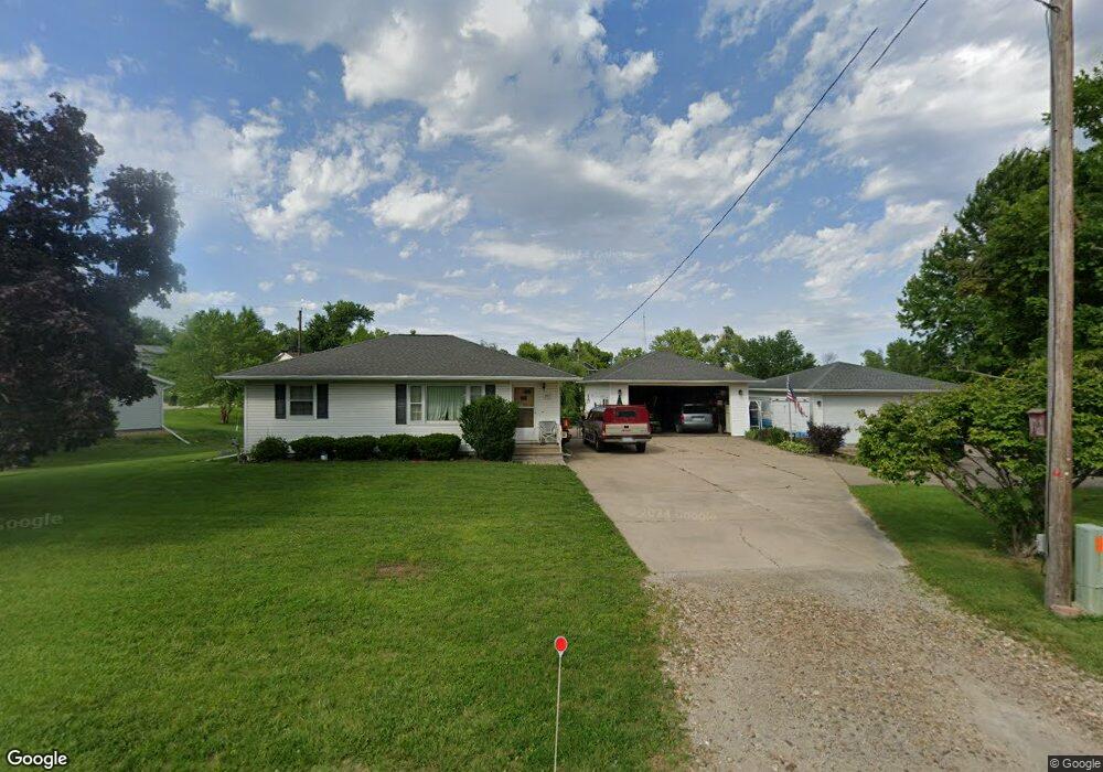 2417 C St SW, Cedar Rapids, IA 52404 - photo 1