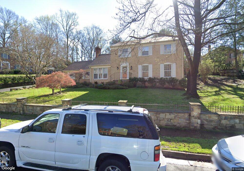 5821 Bent Twig Rd, McLean, VA 22101 - photo 1