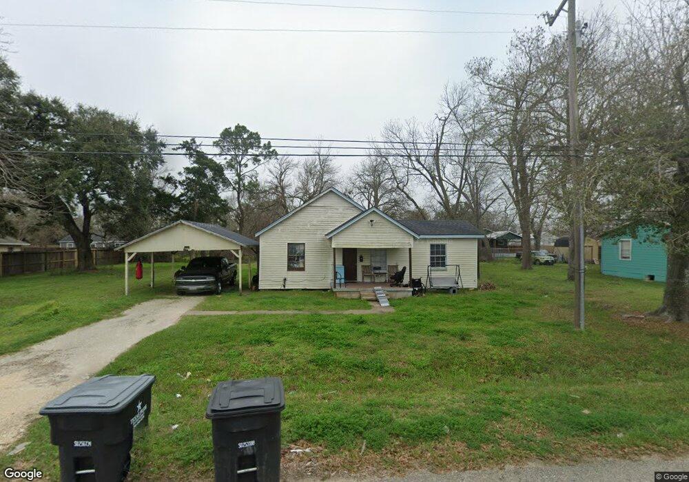 302 E Coombs St, Alvin, TX 77511 - photo 1