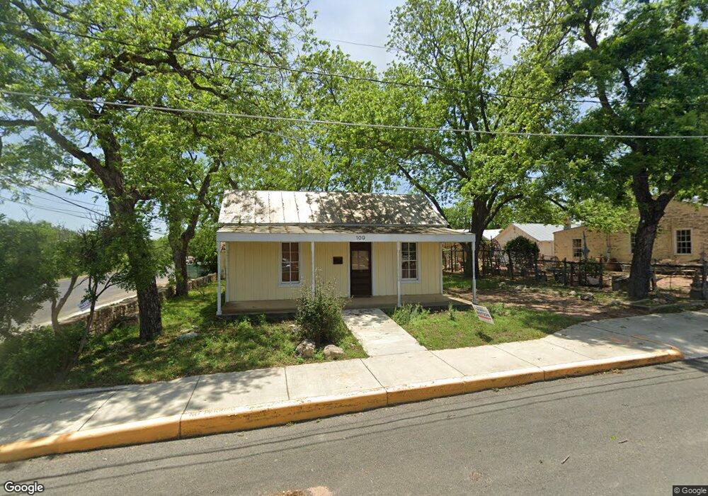 109 N Orange St, Fredericksburg, TX 78624 - photo 1