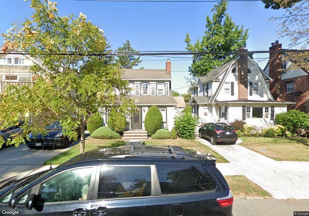 3370 165th St, Flushing, NY 11358 - photo 1