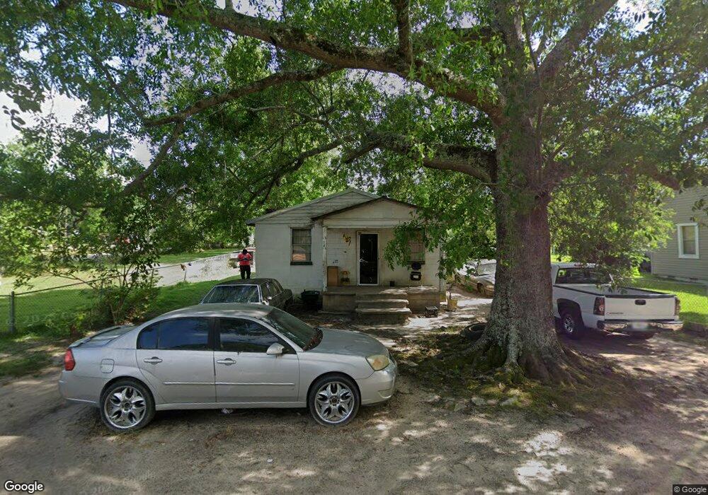 704 W Chattahoochee St, Fitzgerald, GA 31750 - photo 1