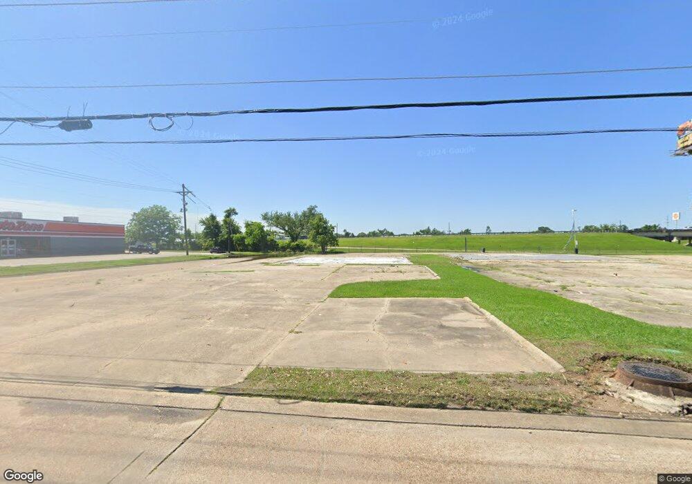 1244 E Prien Lake Rd, Lake Charles, LA 70601 - photo 1