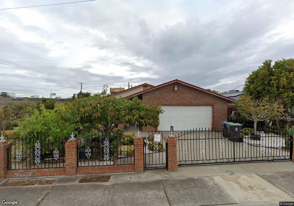 577 W 9th St, Stockton, CA 95206 - photo 1