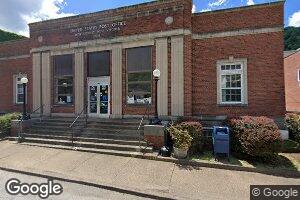 617 4th Ave, Montgomery, WV 25136