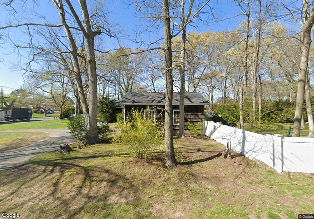 1 Long Bow Ln, ComMacK, NY 11725 - photo 1