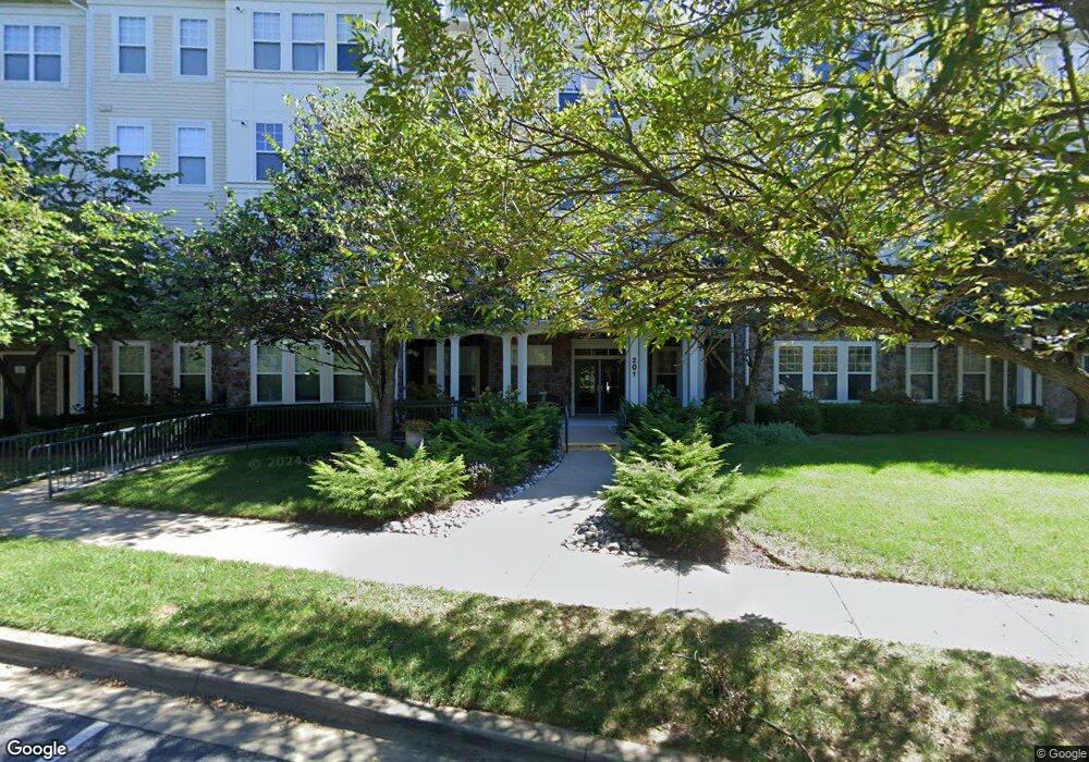 201 High Gables Dr unit 205, Gaithersburg, MD 20878 - photo 1