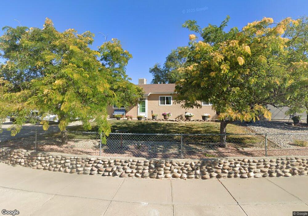 3402 Highland View Dr, Farmington, NM 87402 - photo 1