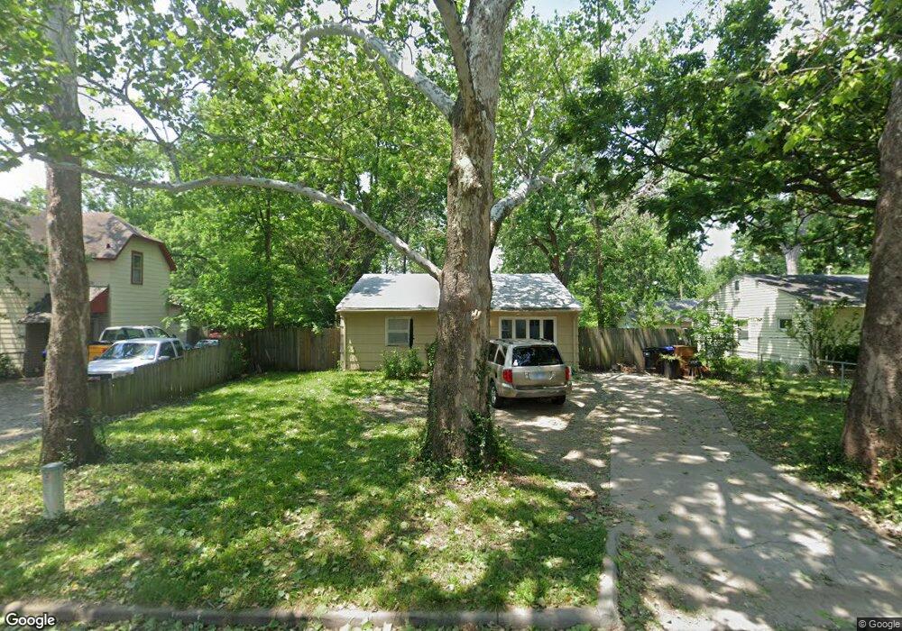 2407 SW Buchanan St, Topeka, KS 66611 - photo 1