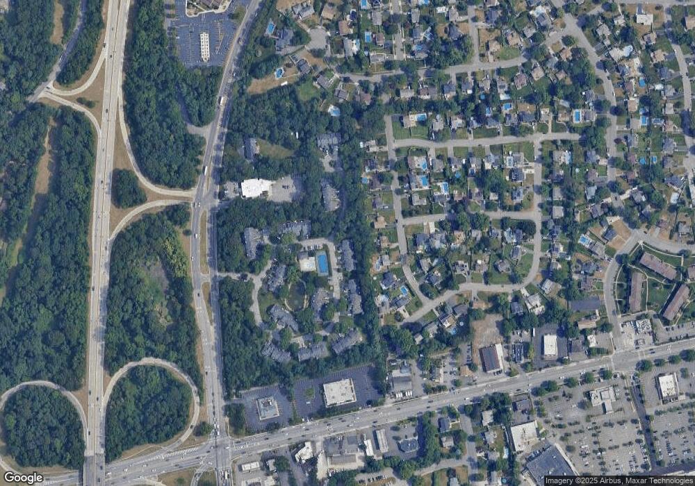 23 Madder Lake Cir unit 5, ComMacK, NY 11725 - photo 1