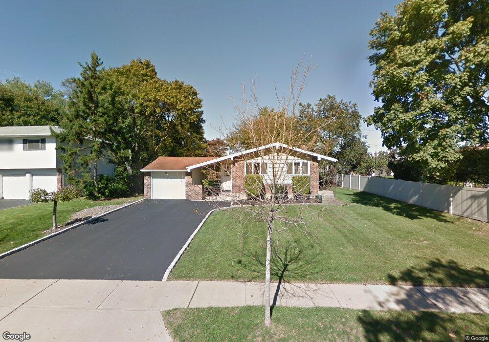 9 Plowboy Path, ComMacK, NY 11725 - photo 1