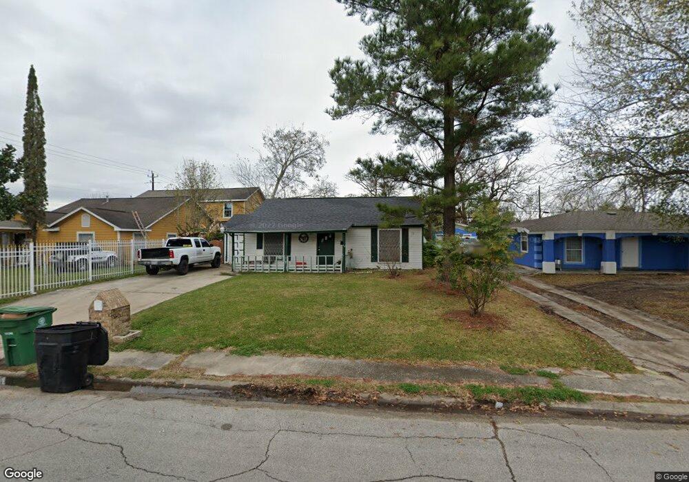 7407 Lakehurst Dr, Houston, TX 77087 - photo 1