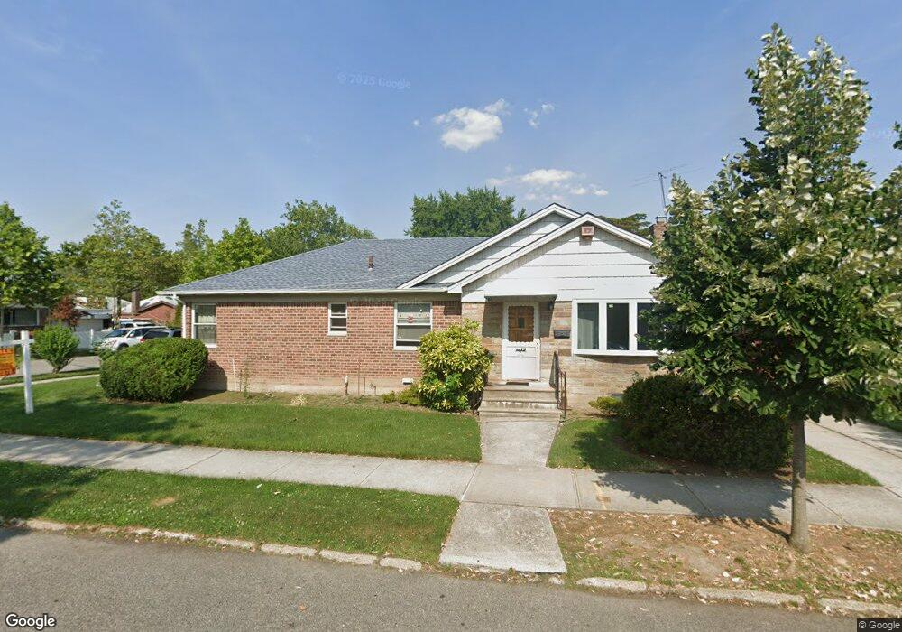 5605 175th St, Fresh Meadows, NY 11365 - photo 1