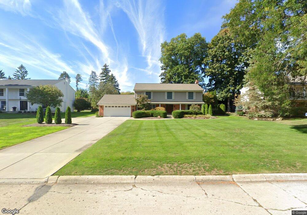 3216 E Breckenridge Ln, Bloomfield Hills, MI 48301 - photo 1