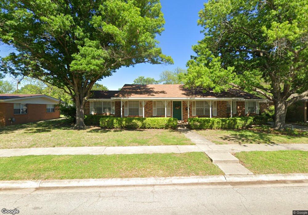 608 Line Dr, Gainesville, TX 76240 - photo 1