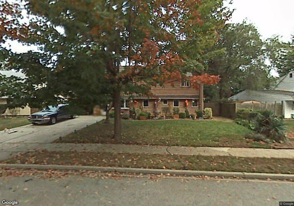 17 Return Ln, Levittown, NY 11756 - photo 1