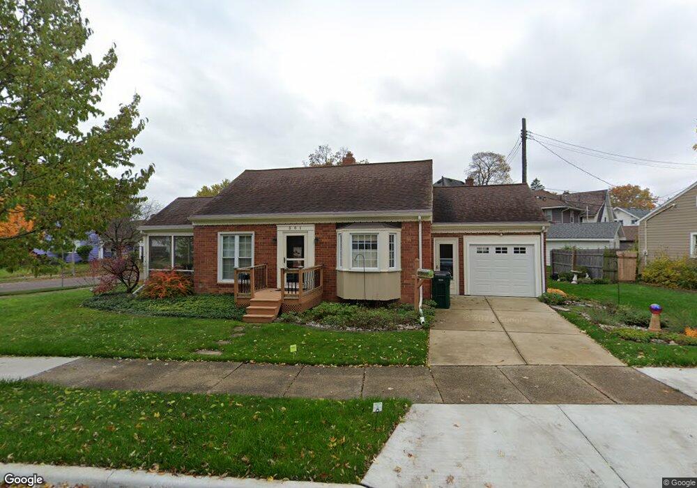 301 Wayburn Rd, Lansing, MI 48910 - photo 1