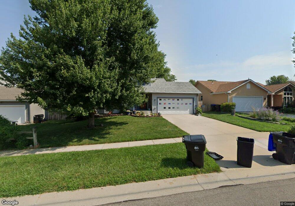 5662 SW 35th St, Topeka, KS 66614 - photo 1