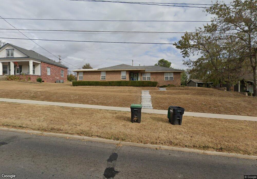 422 W Choctaw St, Tahlequah, OK 74464 - photo 1