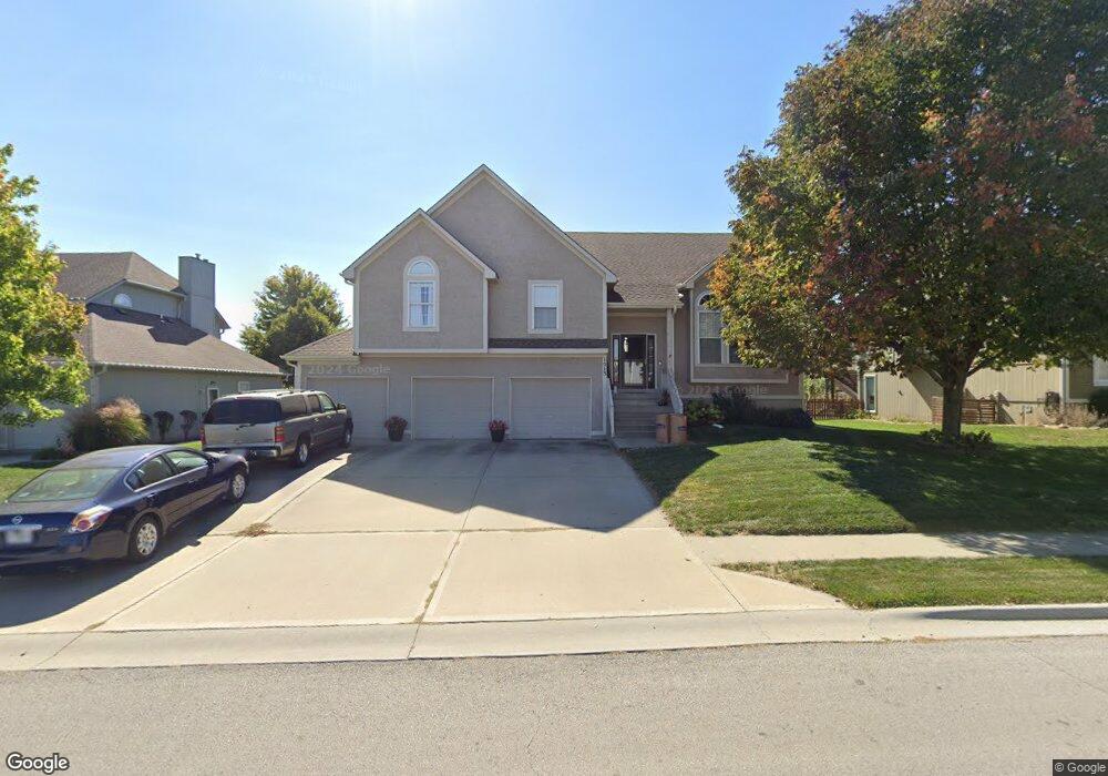 1513 Haystack Rd, Raymore, MO 64083 - photo 1