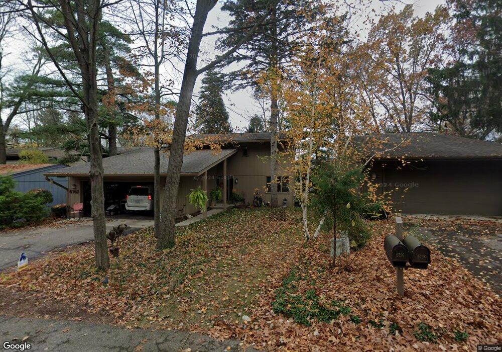 6762 Red Cedar Ln, West Bloomfield, MI 48324 - photo 1