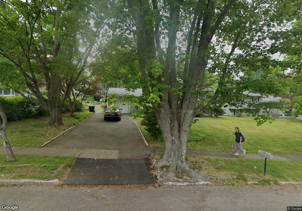 134 Pepperidge Cir, Fairfield, CT 06824 - photo 1