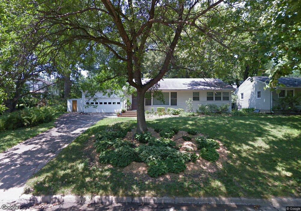 1329 28th St SE, Cedar Rapids, IA 52403 - photo 1