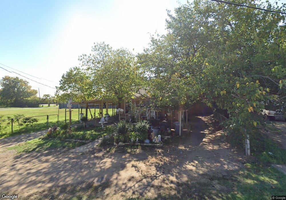 909 Davis St, Grand Prairie, TX 75050 - photo 1