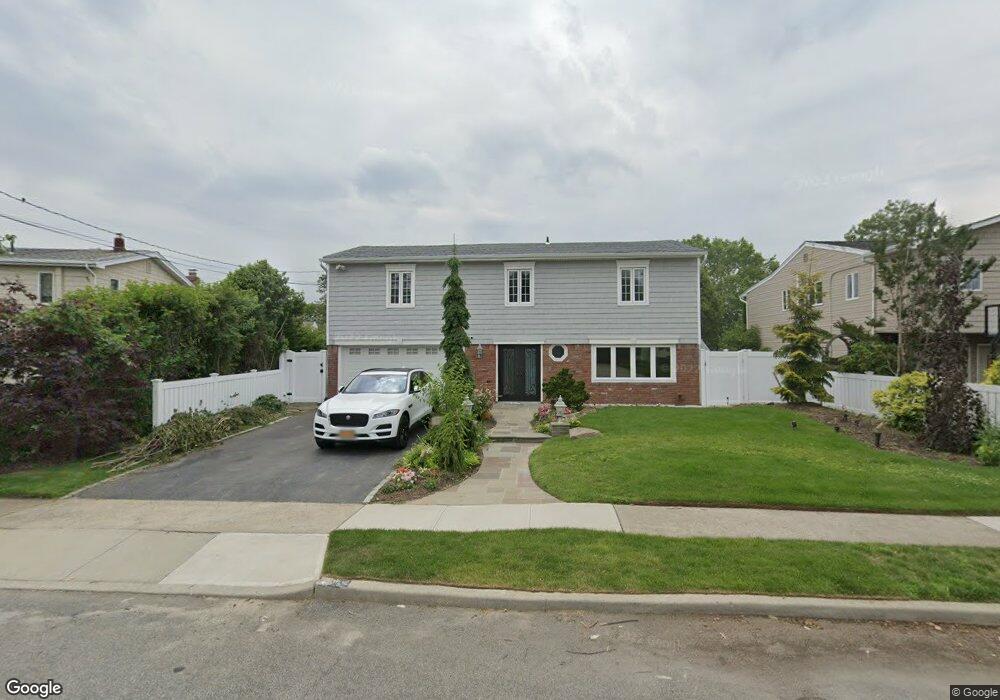 3382 Robbin Ln, Merrick, NY 11566 - photo 1