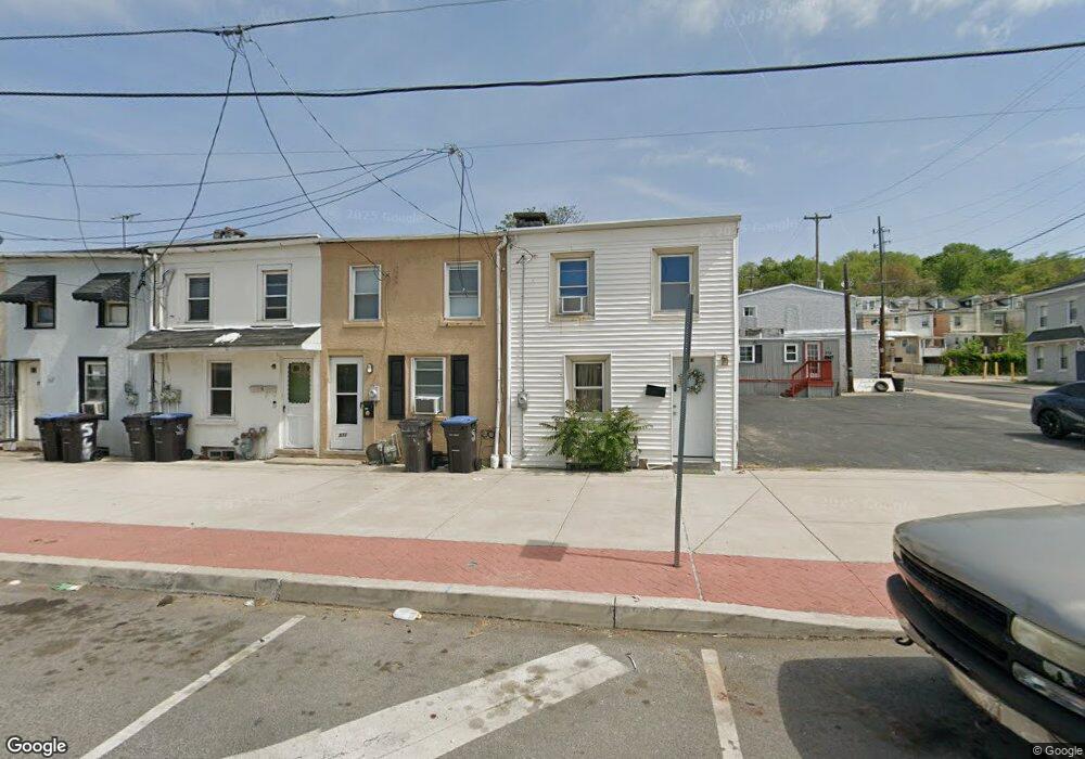 569 E Lafayette St, Norristown, PA 19401 - photo 1