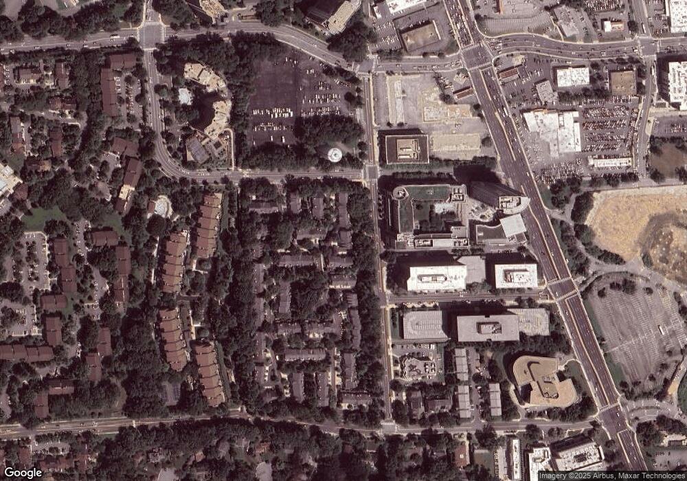 11425 Hollowstone Dr, Rockville, MD 20852 - photo 1