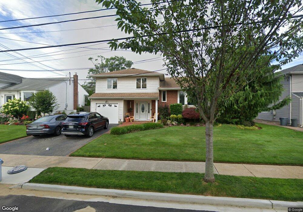 2235 Wynne Ln, Bellmore, NY 11710 - photo 1