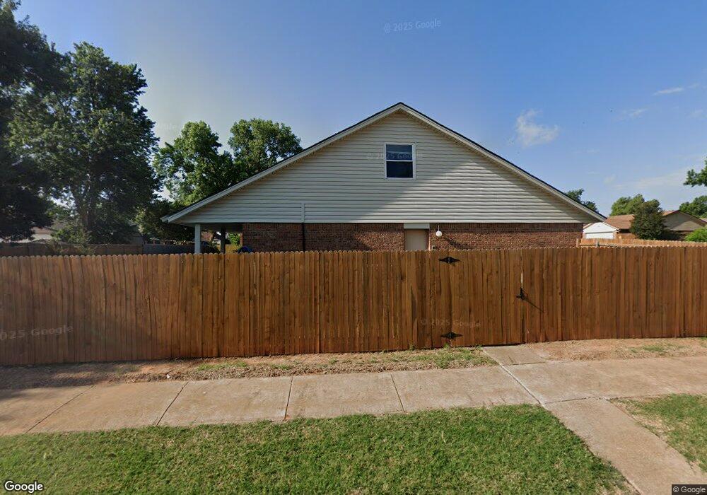 220 N Hickory Ln, Moore, OK 73160 - photo 1