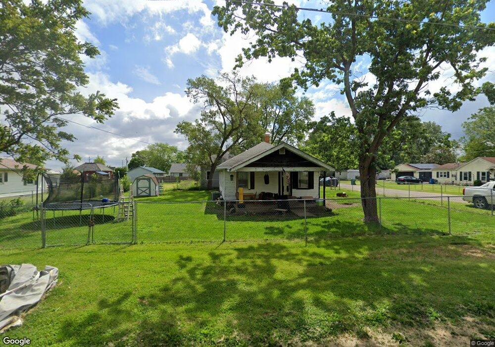 1300 N 11th St, Mattoon, IL 61938 - photo 1